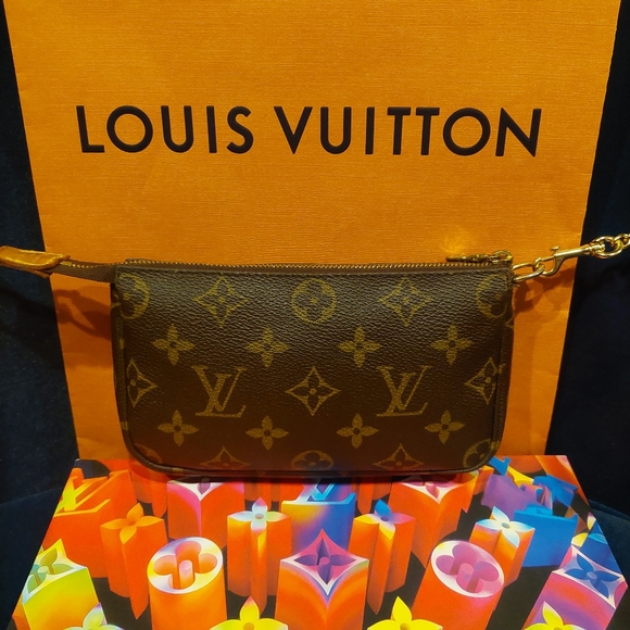 Bucket Monogram Pochette Louis Vuitton w/New Crossbody Coach Chain - Picture 2 of 15